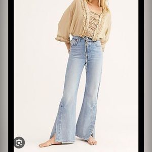Levi’s ribcage split flare jeans NWT